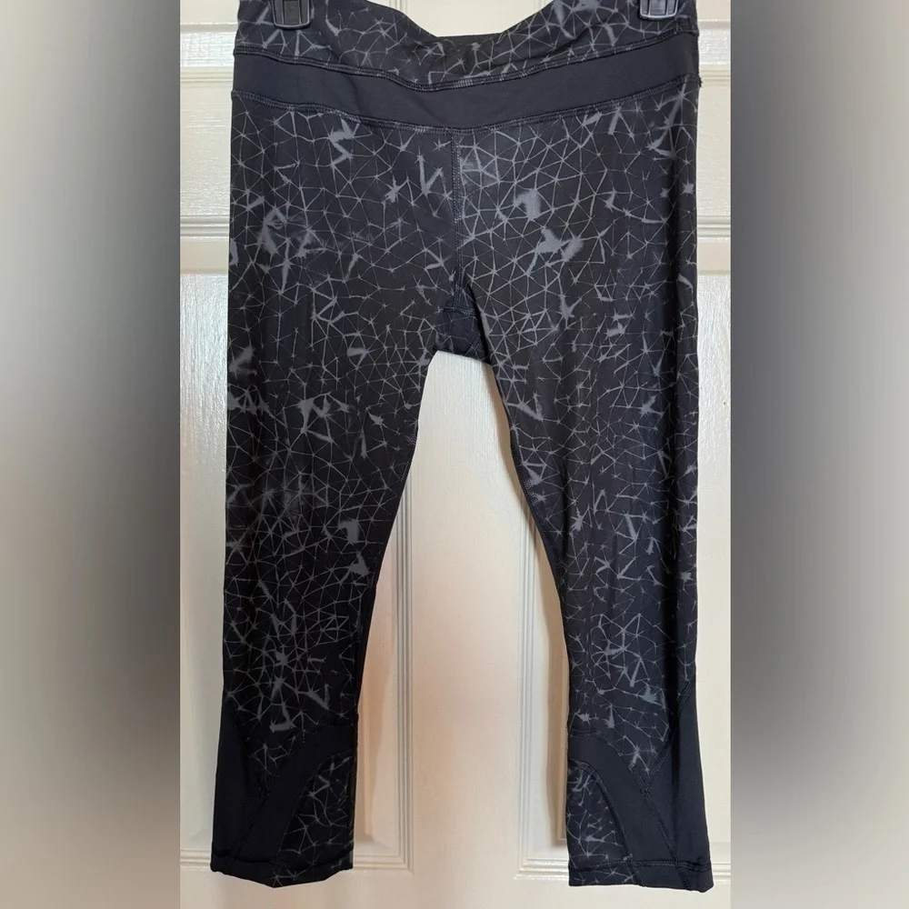 Lululemon Run Inspire II Crop 21” Sz 6 Black Gray Luxtreme Leggings - Picture 5 of 7